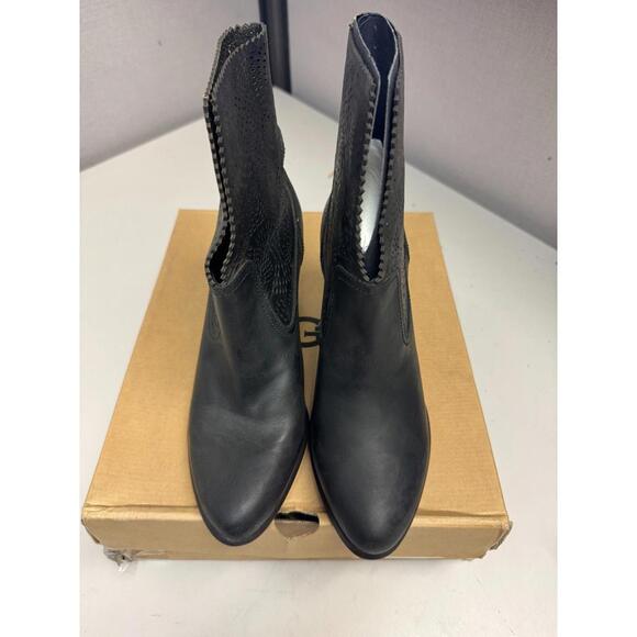 UGG Women's Thames SeaWeed Perf Black Bootie Leather Size 9 Brand New - Picture 2 of 5